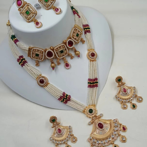 ENSEMBLE DE BIJOUX INDIENS TRADITIONNELS ET À LA MODE EN CUIVRE ENSEMBLE DE BIJOUX DE MARIAGE POUR FEMMES BOUCLES D'OREILLES ET COLLIER - Product Image 1