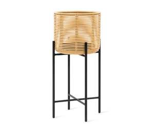 Support d'affichage élégant de pot de jardinière en rotin et en fer pour la maison, l'intérieur et l'extérieur. - Product Image 4