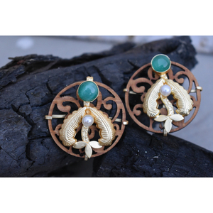 Joyería de madera chapada en oro, treanding hecho a mano, aretes étnicos de piedra de madera de Latón chapado en oro para niñas y mujeres - Product Image 1