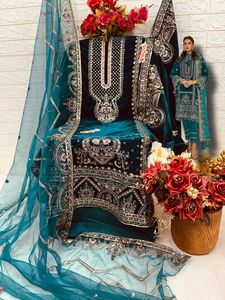 Colección de invierno de diseñador Trajes de Salwar Kameez con bordado de terciopelo para bodas y fiestas de India - Product Image 2