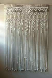 Rideau de porte en macramé complexe avec tissage traditionnel améliorant les entrées avec une texture douce pour les festivités de Diwali - Product Image 4