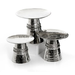 Plateau de service en acier inoxydable de haute qualité avec un miroir lisse et durable, idéal pour les restaurants et les réunions formelles - Product Image 4