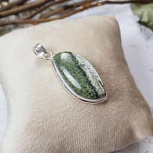 จี้โอปอลสีเขียวเงินแท้ 925 แบบสั่งทำพิเศษ – เครื่องประดับดีไซน์ขอบแบบแฟนซี ขายส่งจำนวนมาก - Product Image 4