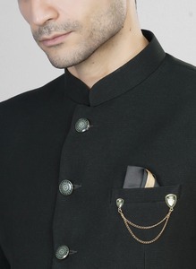 Traje Elegante Verde de 2 Piezas de la Mejor Calidad para Reuniones de Negocios, Ropa de Oficina, Bodas y Eventos Corporativos Disponible al Mejor Precio - Product Image 3