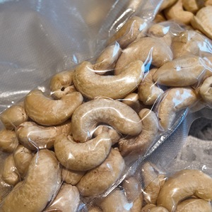 Vietnam <b>Cashew</b> <b>Nuts</b> W240 With USDA / EU Organic Certifications Suitable For Export For Food Processing Applications - Product Image 4