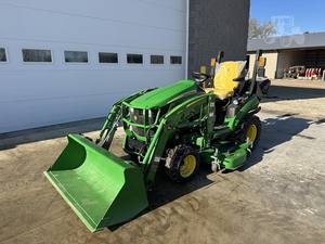 Tracteur John Deere 1025R, transmission 4x4, puissance nominale de 100 CV pour l'agriculture - Product Image 2