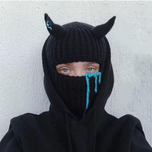 Gorro de Balaclava Tejido a Mano, Gorro de Invierno Cálido y Divertido con Cuernos de Diablo para Halloween, Fiestas, Deportes, Unisex, 100% Hecho a Mano - Product Image 5