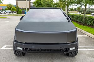 Auto Usado Confiable, Tesla Cybertruck Cyberbeast 2024, Tracción en las Cuatro Ruedas con Tres Motores, 845 Caballos de Fuerza - Product Image 1
