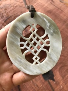 Collier à pendentif personnalisé en corne Meilleure qualité pour les femmes Collier à pendentif en corne de buffle pour fête Meilleur prix Taille personnalisée - Product Image 4