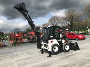 Chargeuse compacte Hidromek 62ss avec pelle arrière, moteur Kubota de 65 CV, poids de 4 tonnes, pompe et boîte de vitesses à haut rendement - Product Image 4