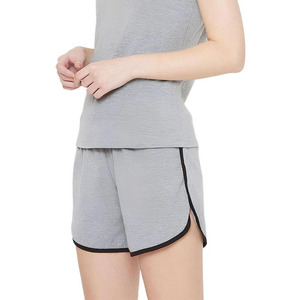 Pantalones cortos de entrenamiento transpirables con logotipo personalizado para mujer con bolsillos laterales Sublimación de bajo precio Nuevo lanzamiento - Product Image 4