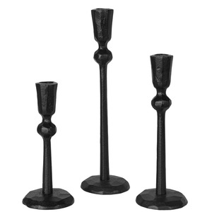 Trío de candelabros de aspecto forjado a mano negro mate | Alturas graduadas para manto, estante o decoración navideña - Product Image 5