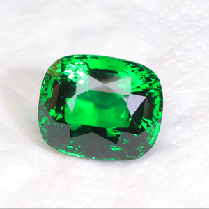 Magnifique pierre synthétique en émeraude verte, taille coussin, personnalisable, en verre, à prix de gros - Product Image 1