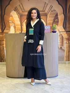 Impresionante conjunto de Kurta negro para mujer con pantalones Palazzo-Traje de fiesta étnico con bordado y detalles de borlas al por mayor de La India - Product Image 2