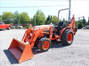 Tractor Kubota B3300SU de 33 HP con Motor Diésel, Cargador Frontal, Retroexcavadora, Tractor Compacto Utilitario para Granja - Product Image 1