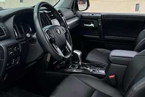 SUV Todoterreno Usado 2024 de Tamaño Grande, Alto Rendimiento, 4X4, Suspensión Robusta, Características Premium, Motor 4.1-6L, Transmisión Automática - Product Image 3