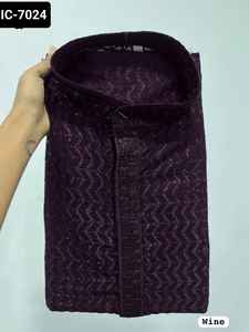 Vêtements ethniques indiens Vêtements pour hommes fantaisie Rayonne de qualité supérieure avec broderie et paillettes Travail des deux côtés Kurta avec pyjama en coton Raymond - Product Image 3