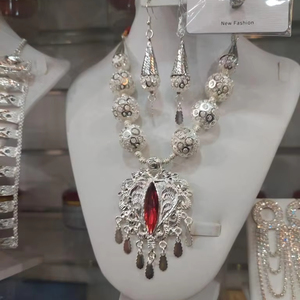 Ensemble de mode vintage en or 24 carats fabricant indien comprend des peignes de collier USA France-Anniversaire d'argent-principalement des bijoux en cuivre - Product Image 1