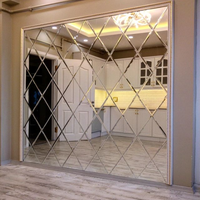 Verre taillé diamant Art Déco de luxe fait main et durable pour panneaux de miroirs muraux, design intérieur de salon, finition noire AE ZNM2