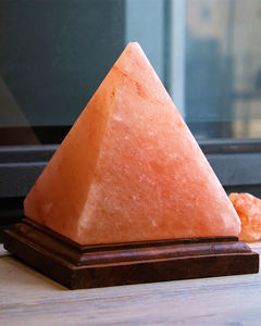 Mini lampes USB en forme de pyramide de sel de l'Himalaya, Mini lampe USB en forme de pyramide, Lampe de sel de pyramide USB - Product Image 4