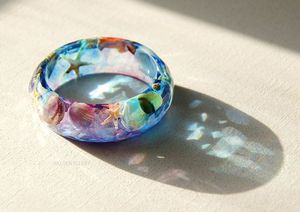 Brazalete de Resina con Diseño de Ángel y Flores, Joyería Fina, Impermeable, Pintado a Mano, Personalizable y Colorido - Product Image 3