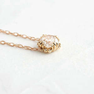 Élégant pendentif en moissanite incolore en solitaire à coupe ronde pour les collections de bijoux et les breloques - Product Image 1