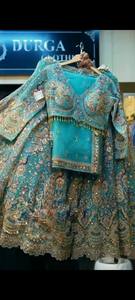 Lentejuelas bordadas de red de mariposa suave de Color azul verde azulado a la moda funcionan con Cancan & Canvas Patta Style Lehenga Choli en venta - Product Image 2