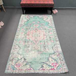 Alfombra Turca de 4.1x7.3 pies, Alfombra Vintage, Alfombra de Camuflaje Azul y Rosa - Product Image 1