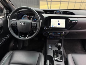 Nuovissima Toyota Hilux 2026 2.8 D-4D 4WD V48 Invincible Diesel 5 Posti 4 Cilindri Trasmissione Automatica Guida a Sinistra - Product Image 2