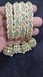 Bracelets en tissu brodé traditionnel Bijoux de mode parfaits pour les événements culturels Fonctions Mehndi et Sangeet - Product Image 3