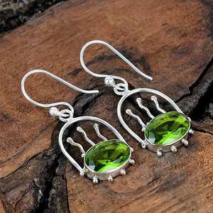 Boucles d'oreilles plaquées or vintage de haute qualité avec pierres précieuses paridot hydro et argent sterling 925 pour femmes et jeunes filles, idéales pour les fêtes - Product Image 2