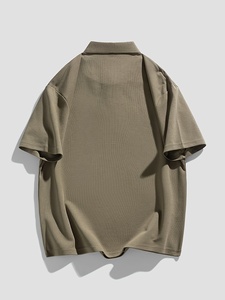 Polo surdimensionné noir élégant personnalisé pour hommes, coupe décontractée, manches courtes, col à trois boutons, style urbain, t-shirts pour hommes en gros - Product Image 2