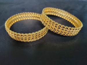 Brazaletes de precios directos del fabricante con metal dorado de 22 quilates, brazaletes de último diseño de forma redonda a la venta por exportadores - Product Image 2
