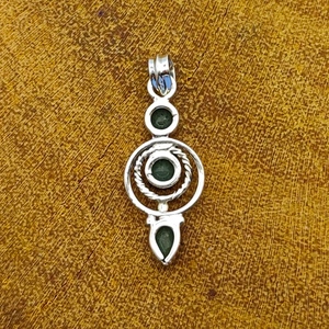 Dainty Jewelry Collier pendentif ovale en onyx vert naturel en argent sterling 925 pour anniversaire au prix de gros Triple Stone - Product Image 3