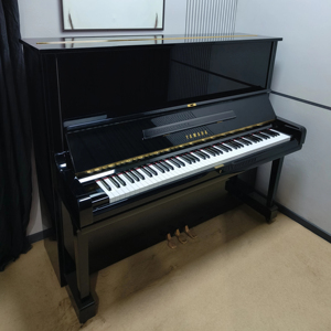 Piano droit Yamaha U3G 88 touches, fabriqué au Japon, d'occasion, mécanique, à vendre, excellente qualité sonore - Product Image 1