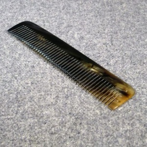 Peigne antistatique artisanal en corne de buffle naturelle indienne, style animal, écologique - Product Image 2