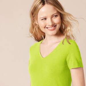 Camiseta Urbana de Talla Grande para Mujer, Corte Ajustado, Fibra Transpirable, Sensación Suave, Flexibilidad Ligera, Caída Elegante, Borde Limpio, Silueta Moderna, Verano - Product Image 3