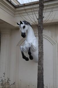 Par de Esculturas de Pared de Cabeza de Caballo Negra en Fibra de Vidrio |   Busto de Caballo Moderno, Arte Decorativo para Escuela, Hogar, Establos y Equitación, Decoración Interior y Exterior - Product Image 6