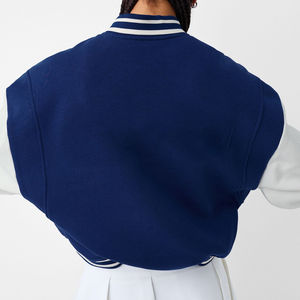 Chaqueta Bomber para Mujer 2026 OEM, Mezcla de Lana, Mangas de Cuero, Botones a Presión, Tejido de Punto Acanalado, Logotipo Personalizado, Transpirable, Estampada - Product Image 4