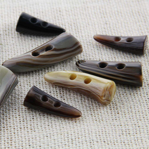 Botón de Plástico Personalizado al por Mayor/Botón de Palanca de Poliéster - Product Image 1