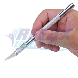 ด้ามมีดผ่าตัดและใบมีดสแตนเลสคุณภาพเยี่ยมแบบใช้ซ้ำได้สำหรับการผ่าตัดตา ได้รับการรับรองมาตรฐาน CE โดย REEAX ENTERPRISES - Product Image 1