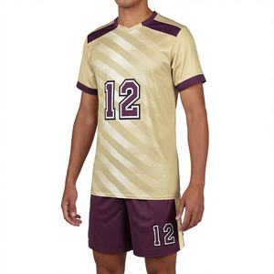 Uniformes de Fútbol Personalizados de Alta Calidad con Logotipo, 100% Poliéster Reflectante, Ligeros, de Secado Rápido y Transpirables, Cuello en V, Diseño Moderno para Hombre - Product Image 1