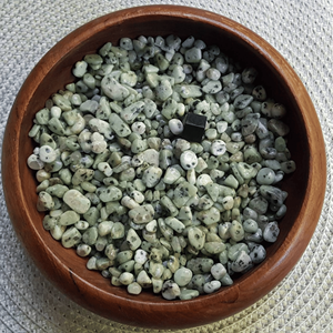 Vente en gros de chips de jaspe kiwi pierre naturelle pierre lapidaire décorative pour la fabrication de bijoux approvisionnement en vrac Chine - Product Image 4