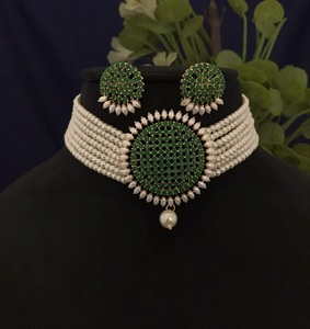 Conjunto de Collar Gargantilla con Perlas y Piedras de Circonita Cúbica Chapadas en Oro de Alta Calidad, con Aretes, Colección para Bodas, para Mujer - Product Image 2