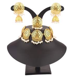 Conjunto de joyería india, conjunto de collar gargantilla con cuentas de perlas de imitación chapadas en oro tradicional, conjunto de joyería nupcial india para mujer - Product Image 2