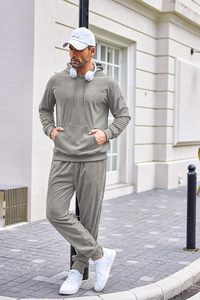 Vente en gros sur mesure Sweats à capuche avec fermeture éclair de jogging pour hommes ensemble deux pièces confortable et imprimé survêtements - Product Image 4