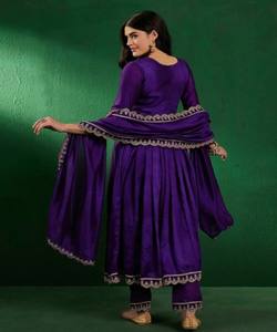 FANCY GEORGETTE BORDADO SECUENCIA TRABAJO TOP BOTTOM CON DUPATTA FESTIVE WEAR PRECIO AL POR MAYOR ROPA ÉTNICA - Product Image 2