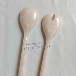 Juego único de resina para servir ensalada de vainilla, cuchara y tenedor coloridos hechos a mano para restaurante, buffet, hotel y comedor en casa - Product Image 2