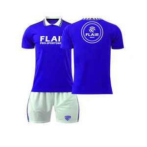 Kits de football rétro de haute qualité uniformes de maillot de football conçus sur mesure pour enfants hommes ensembles supérieurs à la mode nom/logo OEM inclus - Product Image 3