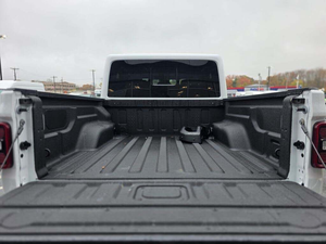 Jeep Gladiator Mojave 2024 USADO, Cabina Doble, 4x4, Automático, Volante a la Izquierda, Asientos de Cuero Oscuro, Neumáticos R15, Euro IV, Xenón, Híbrido Turbo - Product Image 2